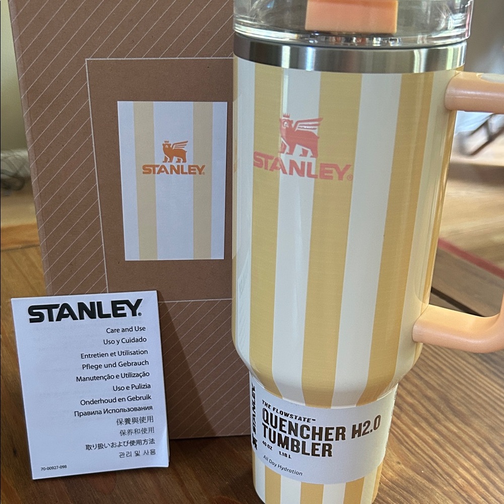 Stanley Flowstate Quencher Tumbler 40oz
